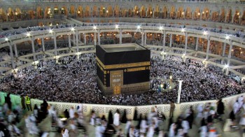 Muslim pilgrims crowd Mecca. 