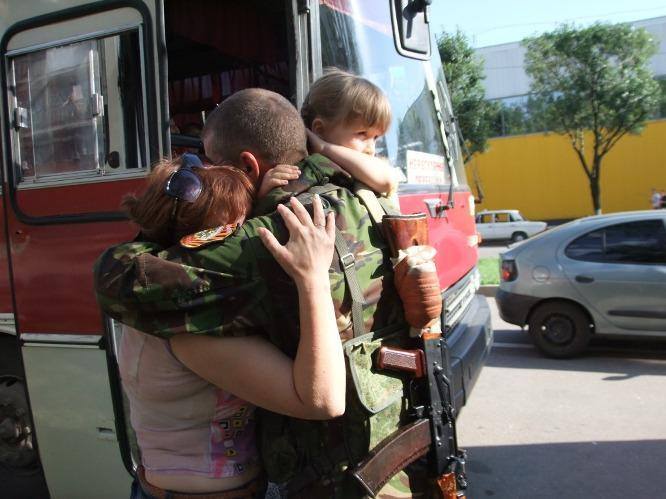 Militia of people's self-defense took leave of his family, which was evacuated from Donetsk