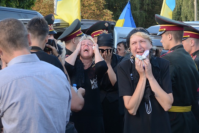 Funeral of Ukraine soldiers sent to "pacify" the Donbass by brute force. 