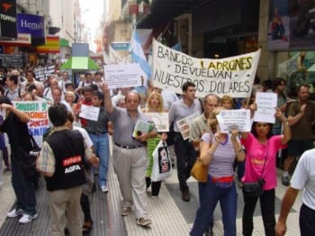 Argentines protest against the banks.