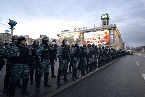 euromaidan-riotpolice-11129366934_715198cbd3_o