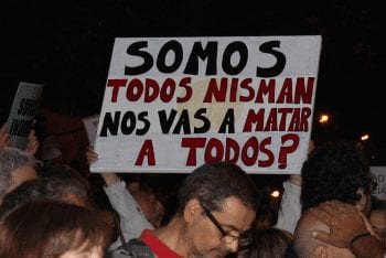 "Somos todos Nisman" (We are all Nisman). Crowd demonstrates its hostitlity