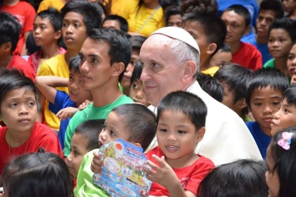 popeFrancis-manila-children