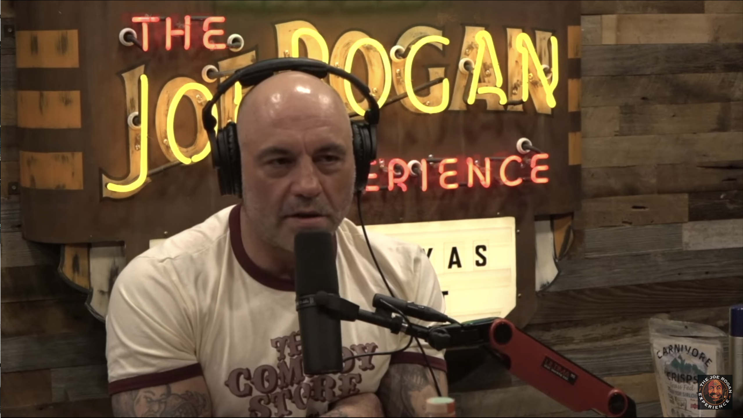 Джо Роган удивление. Рок Джо. Jimmy Joe Rogan. Ладонь Джо Рогана.