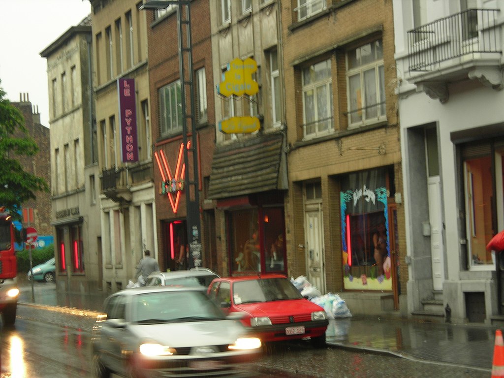 BELGIUM-PROSTI-Rue-dAerschot-Brussels-which-has-a-portion-of-the-street-with-red-lights-and-prostitutes-visible.jpeg